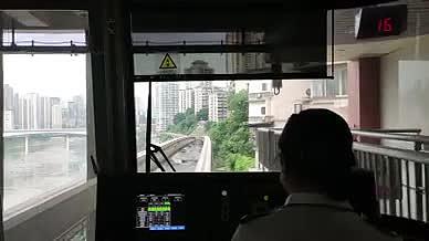 旅行拍摄坐高铁李子坝视频实拍视频的预览图